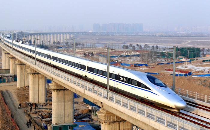 特力鐵路機(jī)車潤(rùn)滑油與合成錠子油生產(chǎn)線投產(chǎn)
